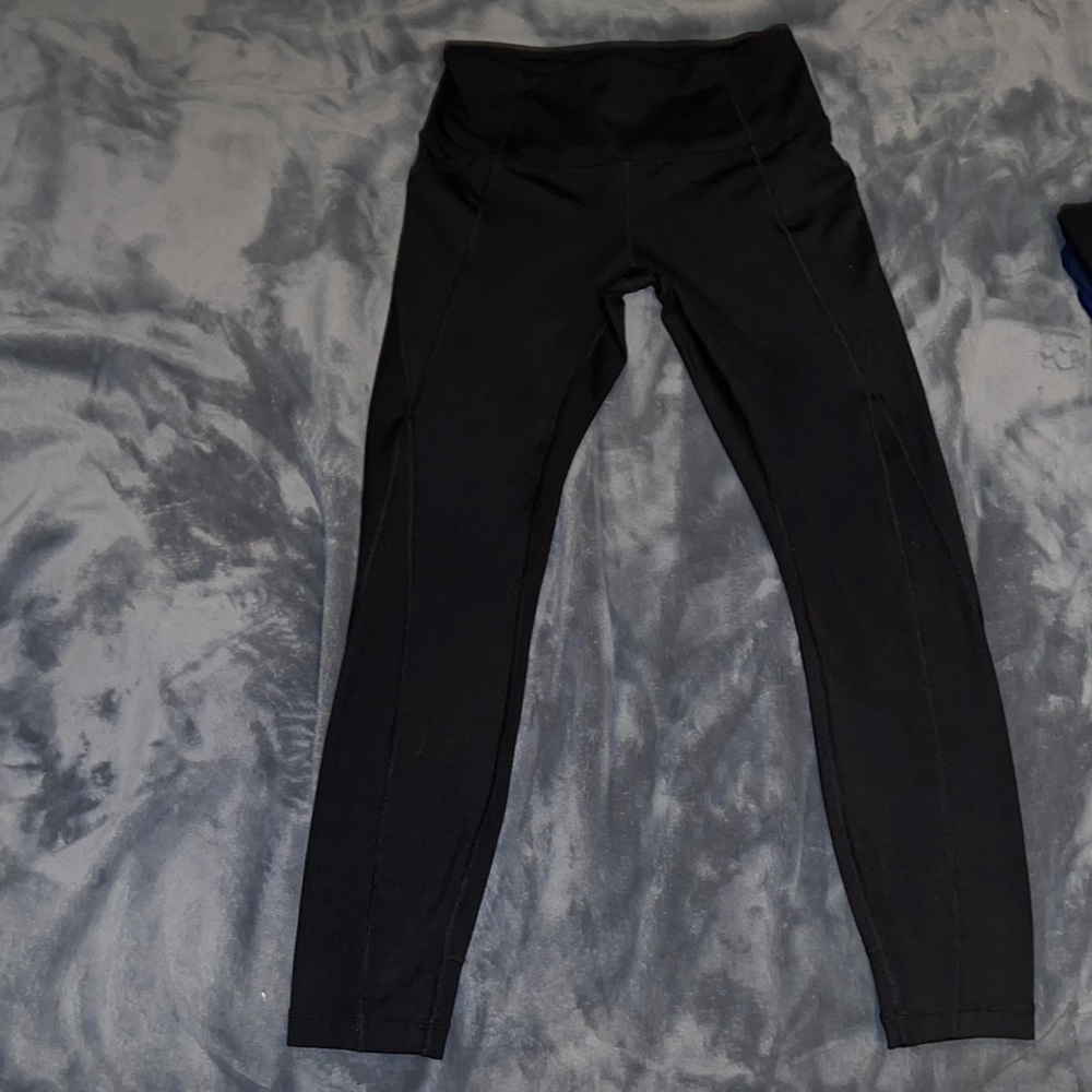 Black yoga pants